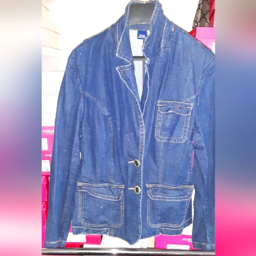 Size XL Medium/Dark Denim wash 2 button jean blazer/jacket with 3 front pockets